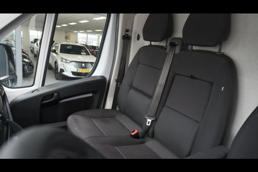 Peugeot Boxer 330 2.2 BlueHDi 120 L2H2 Premium | Trekhaak | Parkeersensoren | Navigatie | Vloerplaat