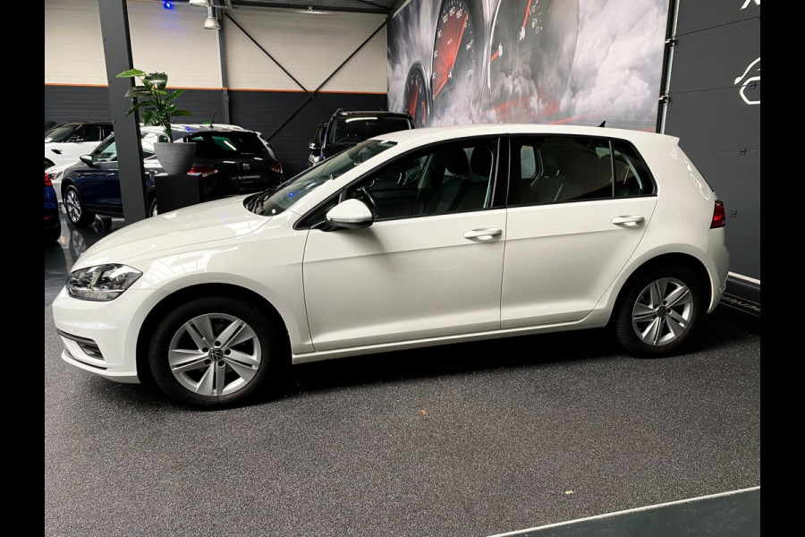 Volkswagen Golf 1.0 TSI Trendline AIRCO GROOT NAVI CARPLAY