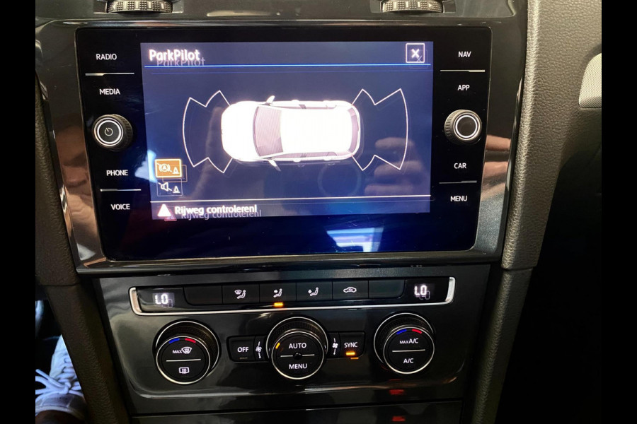 Volkswagen Golf 1.0 TSI Trendline AIRCO GROOT NAVI CARPLAY