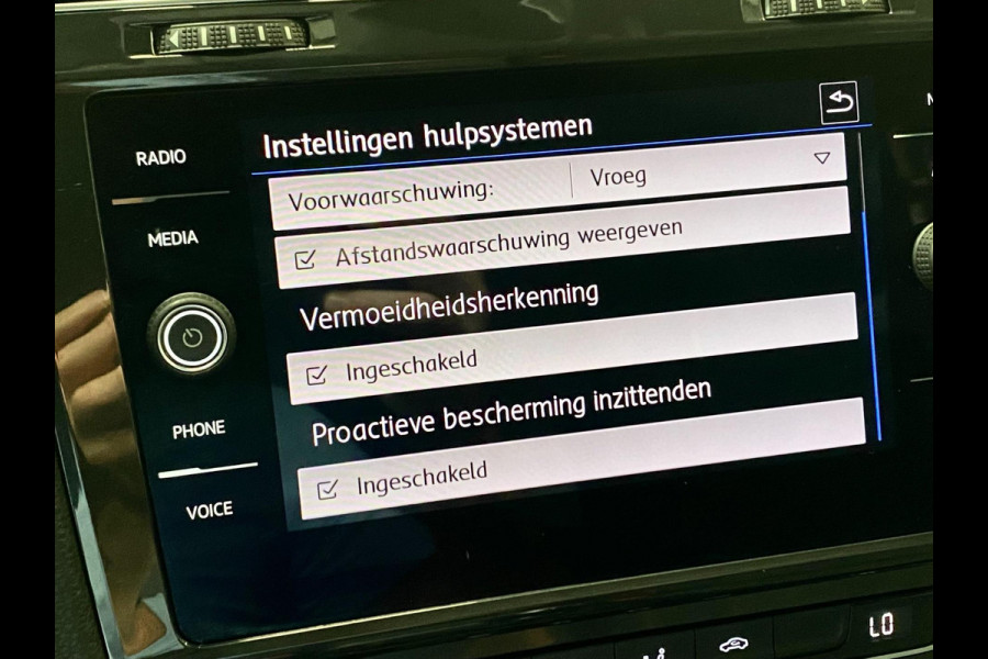 Volkswagen Golf 1.0 TSI Trendline AIRCO GROOT NAVI CARPLAY