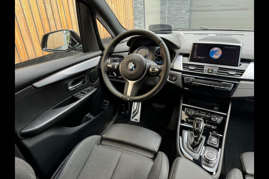 BMW 2 Serie Gran Tourer 220i M-sport 7-persoons Automaat | Achteruitrijcamera | Navigatie Proffesional | Sportstoelen | LED verlichting | DA