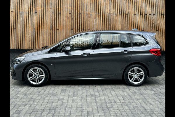 BMW 2 Serie Gran Tourer 220i M-sport 7-persoons Automaat | Achteruitrijcamera | Navigatie Proffesional | Sportstoelen | LED verlichting | DA