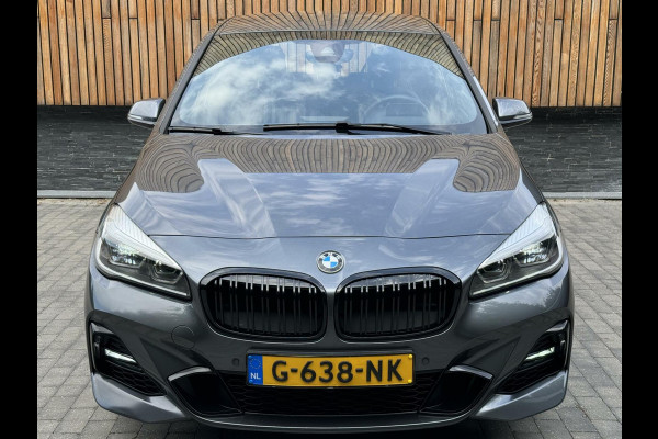 BMW 2 Serie Gran Tourer 220i M-sport 7-persoons Automaat | Achteruitrijcamera | Navigatie Proffesional | Sportstoelen | LED verlichting | DA