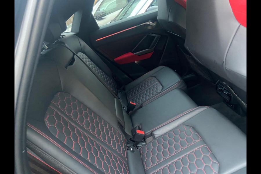 Audi RS Q3 TFSI RS 400PK/PANO/SPORTSEATS/B&O/MATRIX