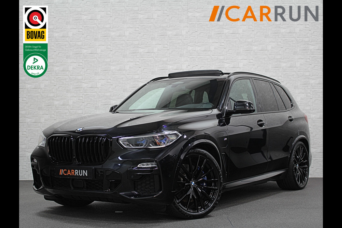 BMW X5 45e M-Performance Seats | 360 View | B&W High-End | Massage & Ventilatie | 22" | Laser | Soft-Close | Night-Vision | Panorama | Memory | Achterasbesturing | Keyless-Entry | 4-Zone Clima | Stoelverwarming V+A | Glaspook | Sfeerverlichting |