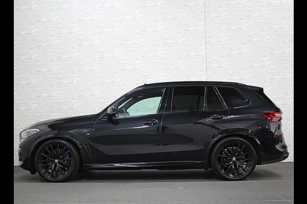 BMW X5 45e M-Performance Seats | 360 View | B&W High-End | Massage & Ventilatie | 22" | Laser | Soft-Close | Night-Vision | Panorama | Memory | Achterasbesturing | Keyless-Entry | 4-Zone Clima | Stoelverwarming V+A | Glaspook | Sfeerverlichting |