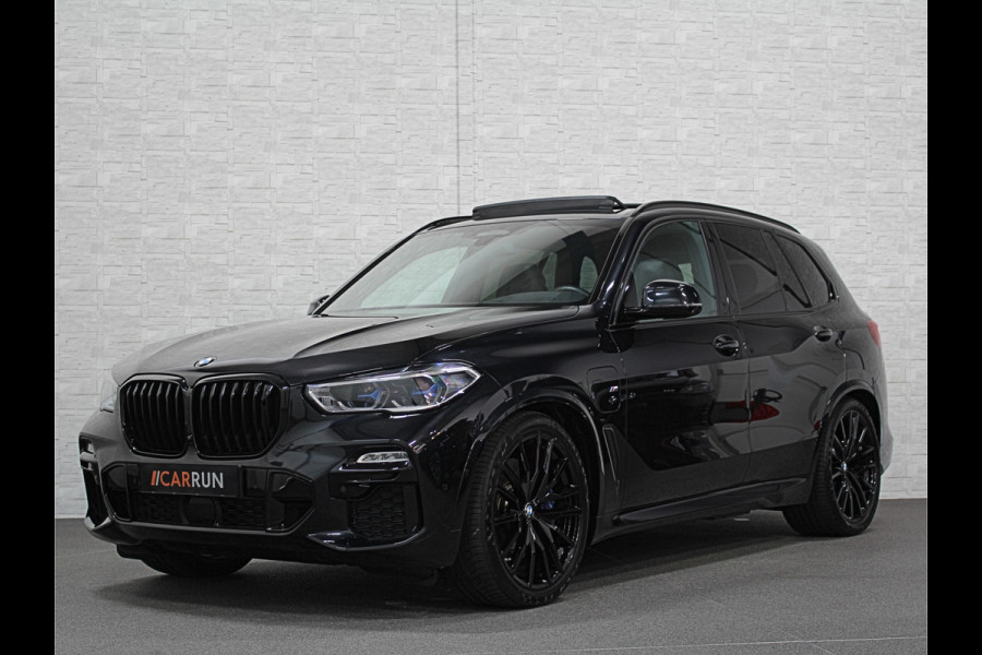 BMW X5 45e M-Performance Seats | 360 View | B&W High-End | Massage & Ventilatie | 22" | Laser | Soft-Close | Night-Vision | Panorama | Memory | Achterasbesturing | Keyless-Entry | 4-Zone Clima | Stoelverwarming V+A | Glaspook | Sfeerverlichting |