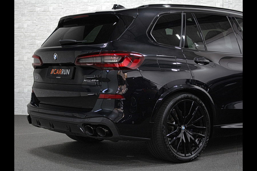 BMW X5 45e M-Performance Seats | 360 View | B&W High-End | Massage & Ventilatie | 22" | Laser | Soft-Close | Night-Vision | Panorama | Memory | Achterasbesturing | Keyless-Entry | 4-Zone Clima | Stoelverwarming V+A | Glaspook | Sfeerverlichting |