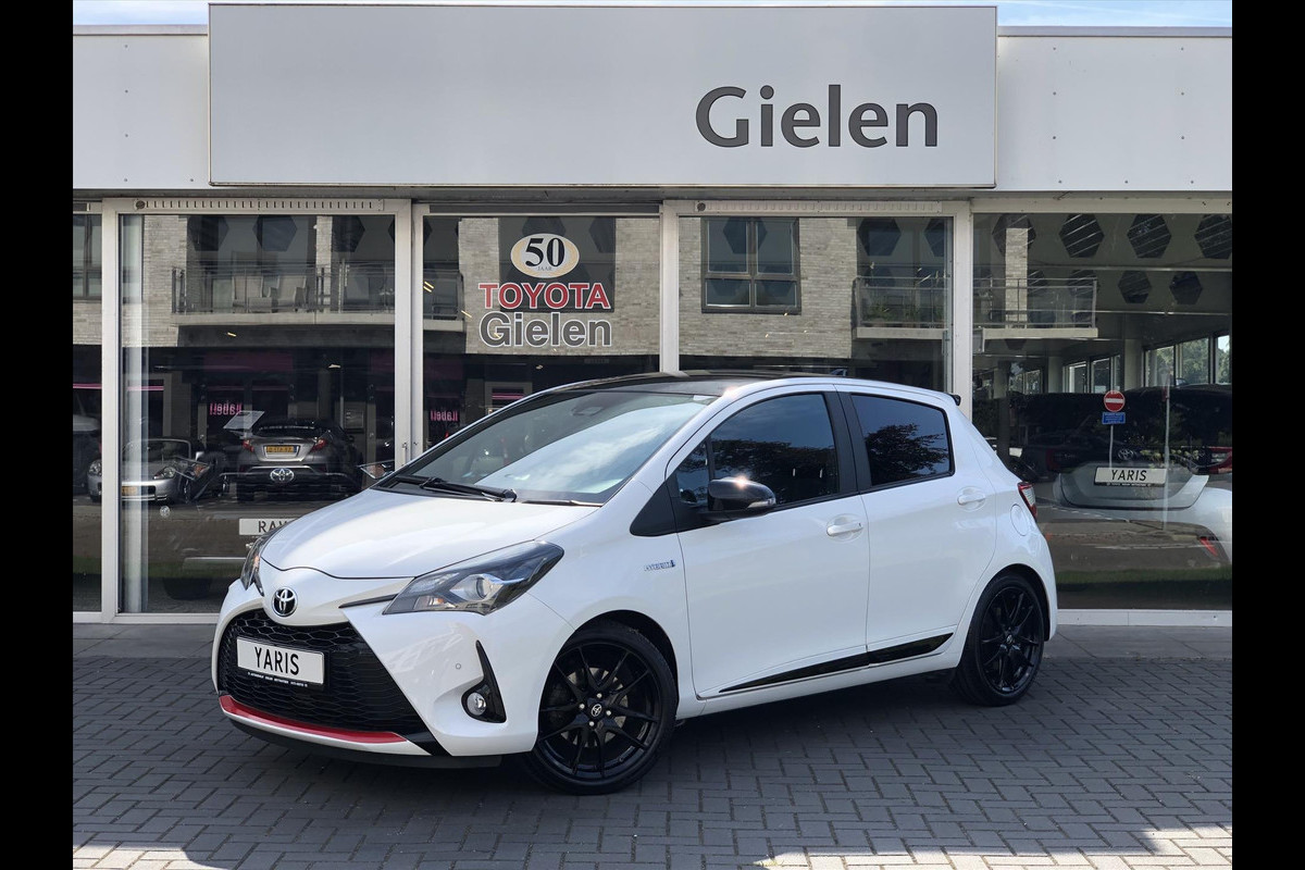 Toyota Yaris 1.5 Hybrid GR Sport | Navigatie, Parkeersensoren, Stoelverwarming, Keyless, 17inch, Leer/Alcantara, Licht + Regensensor