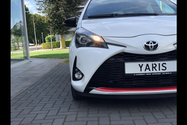 Toyota Yaris 1.5 Hybrid GR Sport | Navigatie, Parkeersensoren, Stoelverwarming, Keyless, 17inch, Leer/Alcantara, Licht + Regensensor