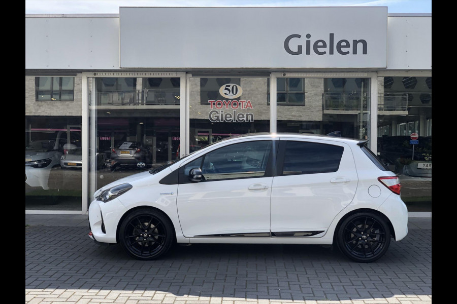 Toyota Yaris 1.5 Hybrid GR Sport | Navigatie, Parkeersensoren, Stoelverwarming, Keyless, 17inch, Leer/Alcantara, Licht + Regensensor