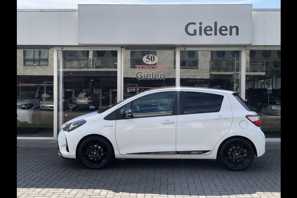 Toyota Yaris 1.5 Hybrid GR Sport | Navigatie, Parkeersensoren, Stoelverwarming, Keyless, 17inch, Leer/Alcantara, Licht + Regensensor