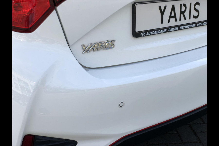 Toyota Yaris 1.5 Hybrid GR Sport | Navigatie, Parkeersensoren, Stoelverwarming, Keyless, 17inch, Leer/Alcantara, Licht + Regensensor