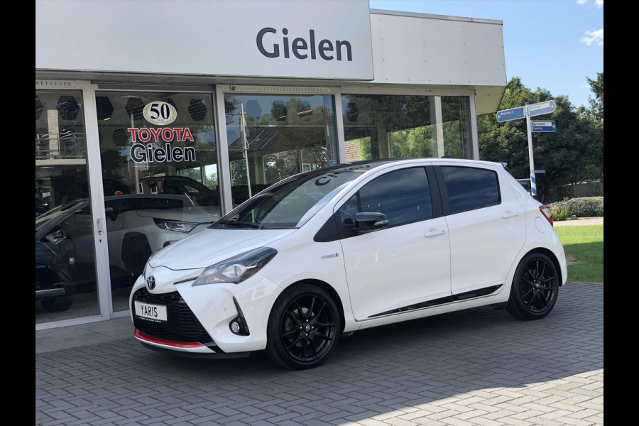 Toyota Yaris 1.5 Hybrid GR Sport | Navigatie, Parkeersensoren, Stoelverwarming, Keyless, 17inch, Leer/Alcantara, Licht + Regensensor