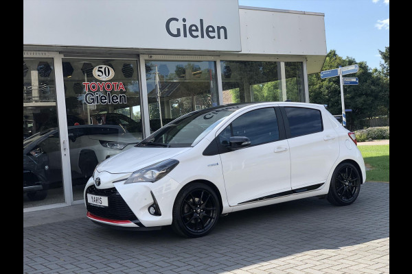 Toyota Yaris 1.5 Hybrid GR Sport | Navigatie, Parkeersensoren, Stoelverwarming, Keyless, 17inch, Leer/Alcantara, Licht + Regensensor