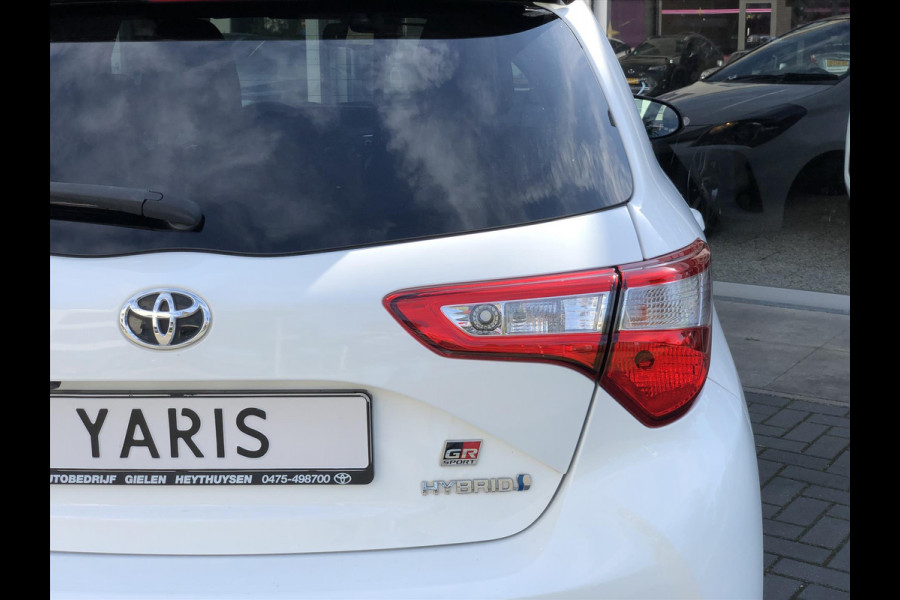 Toyota Yaris 1.5 Hybrid GR Sport | Navigatie, Parkeersensoren, Stoelverwarming, Keyless, 17inch, Leer/Alcantara, Licht + Regensensor