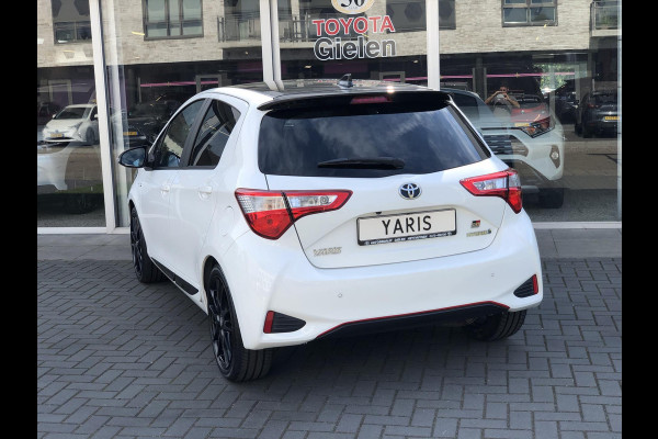 Toyota Yaris 1.5 Hybrid GR Sport | Navigatie, Parkeersensoren, Stoelverwarming, Keyless, 17inch, Leer/Alcantara, Licht + Regensensor