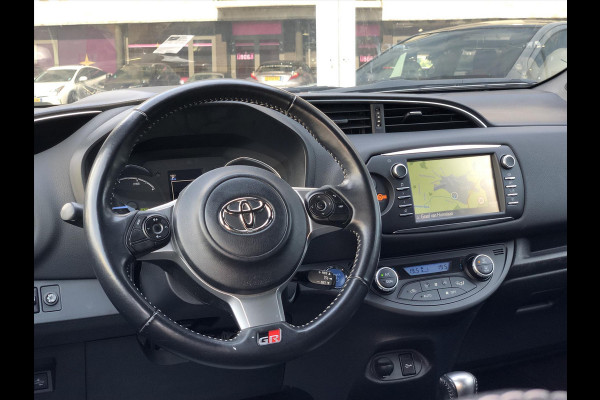 Toyota Yaris 1.5 Hybrid GR Sport | Navigatie, Parkeersensoren, Stoelverwarming, Keyless, 17inch, Leer/Alcantara, Licht + Regensensor