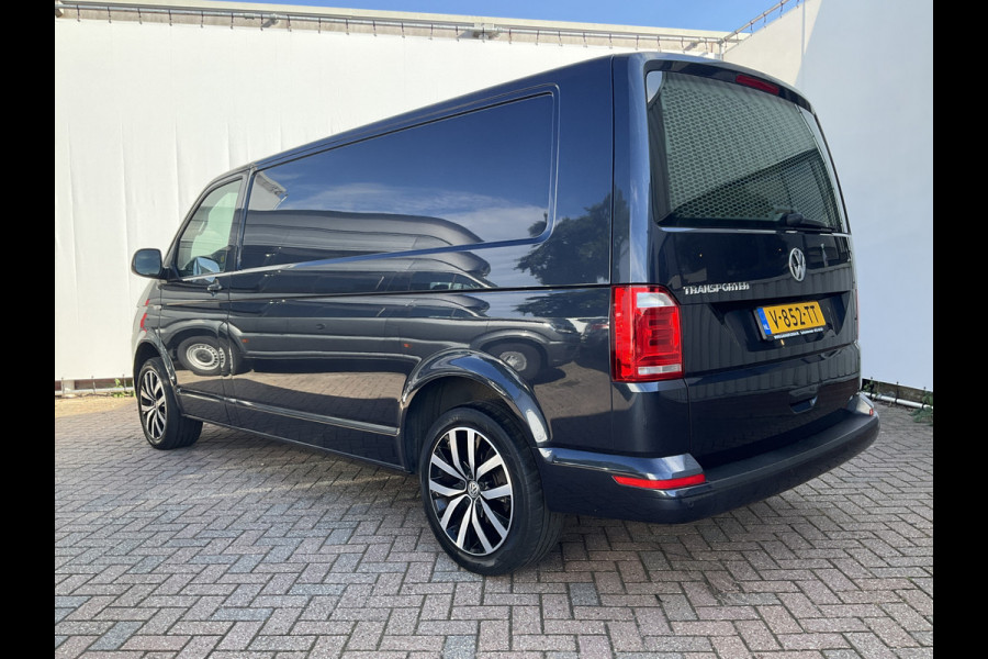 Volkswagen Transporter 2.0 TDI 204pk Aut7 L2H1 Highline Leer Trekhaak Lang 3-Persoons Adapt.Cruise