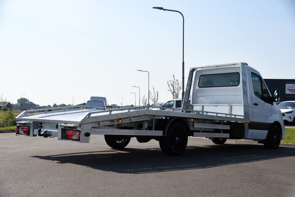 Mercedes-Benz Sprinter 319 3.0 CDI V6 AMG Oprijwagen 3500KG Trekhaak, Cruise, Carplay, Stoelverwarming, 190PK, Standkachel, LED , UNIEK!