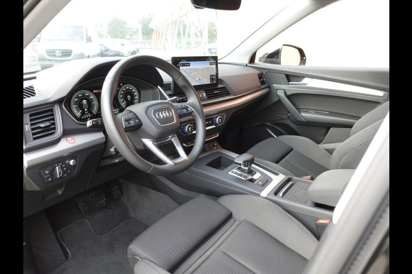 Audi Q5 50 TFSI e 300pk PHEV S-Line Navigatie Camera Parkeersensoren Head-up-display Stoelverwarming Ledverlichting Cruise Control Getinte ramen Climate Control