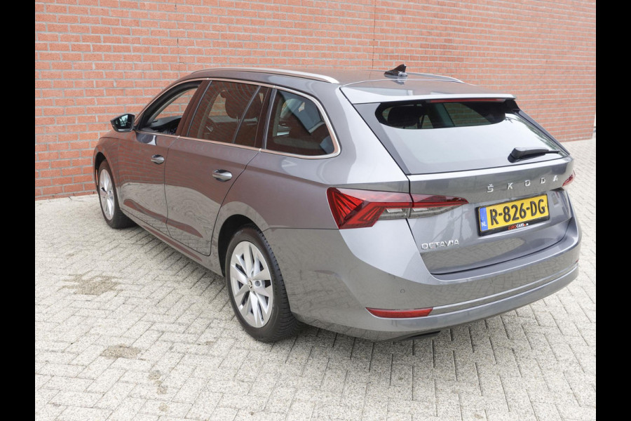 Škoda Octavia Combi 1.0 TSI 110pk Business Edition Plus Navigatie Apple Carplay/Android Auto Camera Parkeersensoren Elektrische achterklep Blind Spot Assist Adaptive Cruise Control Virtual Cockpit Stoelverwarming Ledverlichting Sfeerverlichting Climate Control