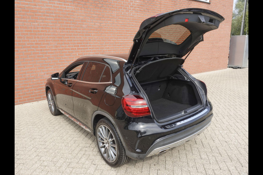 Mercedes-Benz GLA 180 Automaat AMG UrbanStyle Navigatie Climate Control Leder interieur 19"Lichtmetalen velgen