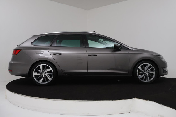 Seat León ST 1.4 EcoTSI Style Connect Automaat (PANORAMADAK, TREKHAAK, NAVI, PDC, STOELV, LED, CLIMATE, GOED ONDERHOUDEN)