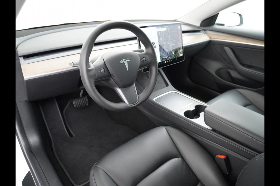 Tesla Model 3 Standard RWD Plus 60 kWh VAN 32.900,- VOOR 30.877,- ZOMERVOORDEEL: 2.023,-| FACELIFT ORG. NL. NAP KM.