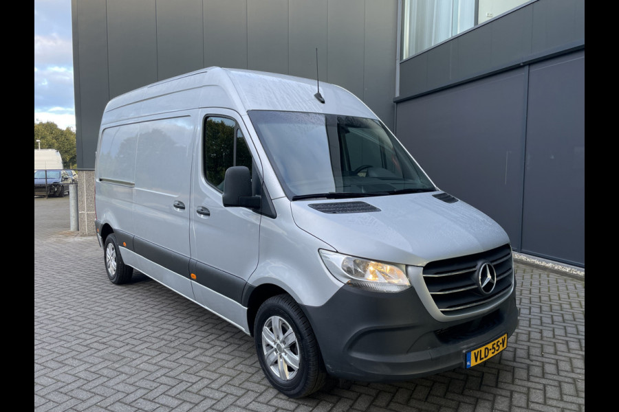 Mercedes-Benz Sprinter 314 2.2 CDI L2H2 DC Automaat 2 zitpl.RV - Zijschuifd.R - Laadvloer - Tussenschot.V - Zijwind Ass. - Vermoeidh.herkenning Clim.control - Cruise control - Apple CP/AA - Radio/USB/AUX/DAB/TEL - MF-Stuurwiel - LMV - Trekhaak - CD+AB - Keyless E+S - Ramen E-VZ - Spiegels E-V+VW - B-stoel IHV - RS