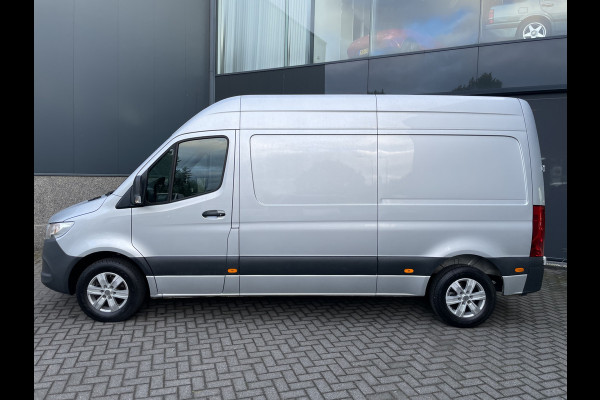 Mercedes-Benz Sprinter 314 2.2 CDI L2H2 DC Automaat 2 zitpl.RV - Zijschuifd.R - Laadvloer - Tussenschot.V - Zijwind Ass. - Vermoeidh.herkenning Clim.control - Cruise control - Apple CP/AA - Radio/USB/AUX/DAB/TEL - MF-Stuurwiel - LMV - Trekhaak - CD+AB - Keyless E+S - Ramen E-VZ - Spiegels E-V+VW - B-stoel IHV - RS