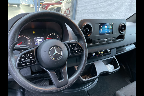 Mercedes-Benz Sprinter 314 2.2 CDI L2H2 DC Automaat 2 zitpl.RV - Zijschuifd.R - Laadvloer - Tussenschot.V - Zijwind Ass. - Vermoeidh.herkenning Clim.control - Cruise control - Apple CP/AA - Radio/USB/AUX/DAB/TEL - MF-Stuurwiel - LMV - Trekhaak - CD+AB - Keyless E+S - Ramen E-VZ - Spiegels E-V+VW - B-stoel IHV - RS