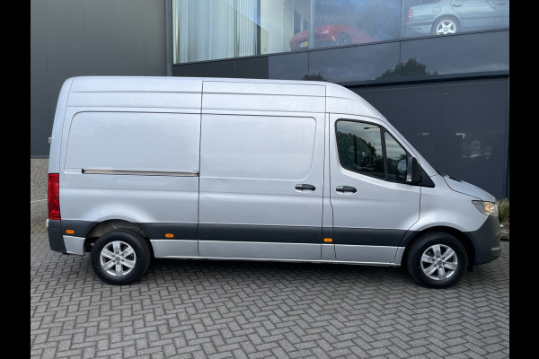 Mercedes-Benz Sprinter 314 2.2 CDI L2H2 DC Automaat 2 zitpl.RV - Zijschuifd.R - Laadvloer - Tussenschot.V - Zijwind Ass. - Vermoeidh.herkenning Clim.control - Cruise control - Apple CP/AA - Radio/USB/AUX/DAB/TEL - MF-Stuurwiel - LMV - Trekhaak - CD+AB - Keyless E+S - Ramen E-VZ - Spiegels E-V+VW - B-stoel IHV - RS