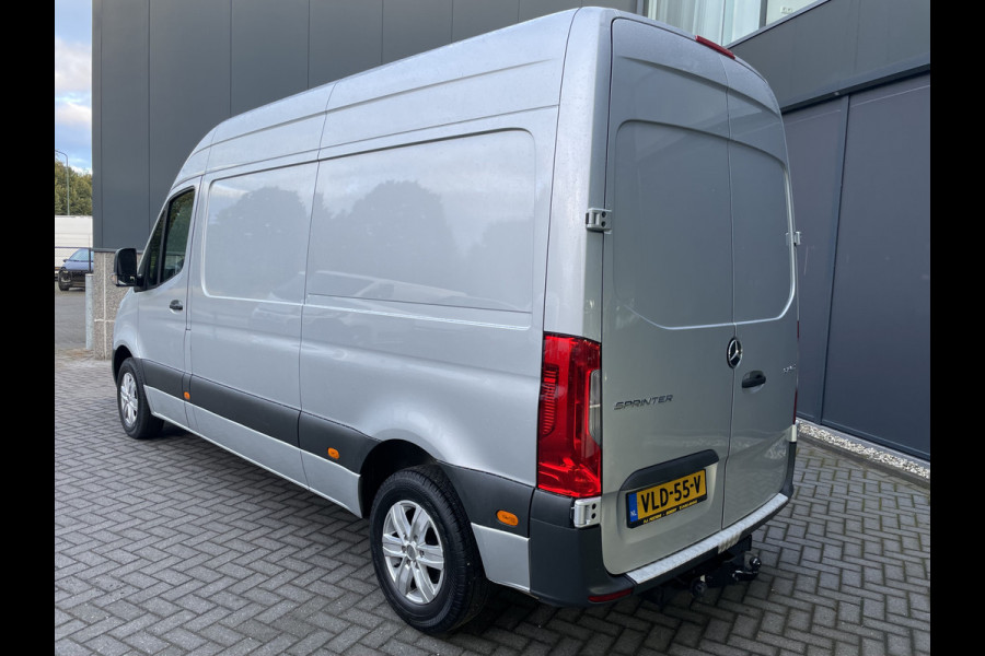 Mercedes-Benz Sprinter 314 2.2 CDI L2H2 DC Automaat 2 zitpl.RV - Zijschuifd.R - Laadvloer - Tussenschot.V - Zijwind Ass. - Vermoeidh.herkenning Clim.control - Cruise control - Apple CP/AA - Radio/USB/AUX/DAB/TEL - MF-Stuurwiel - LMV - Trekhaak - CD+AB - Keyless E+S - Ramen E-VZ - Spiegels E-V+VW - B-stoel IHV - RS