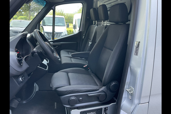 Mercedes-Benz Sprinter 314 2.2 CDI L2H2 DC 2 zitpl.RV - Zijschuifd.R - Laadvloer - Tussenschot.V - Zijwind Ass. - Vermoeidh.herkenning Clim.control - Cruise control - Apple CP/AA - Radio/USB/AUX/DAB/TEL - MF-Stuurwiel - LMV - Trekhaak - CD+AB - Keyless E+S - Ramen E-VZ - Spiegels E-V+VW - B-stoel IHV - RS