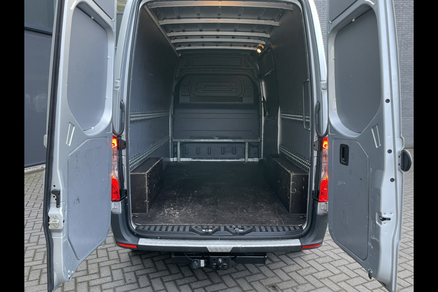 Mercedes-Benz Sprinter 314 2.2 CDI L2H2 DC Automaat 2 zitpl.RV - Zijschuifd.R - Laadvloer - Tussenschot.V - Zijwind Ass. - Vermoeidh.herkenning Clim.control - Cruise control - Apple CP/AA - Radio/USB/AUX/DAB/TEL - MF-Stuurwiel - LMV - Trekhaak - CD+AB - Keyless E+S - Ramen E-VZ - Spiegels E-V+VW - B-stoel IHV - RS