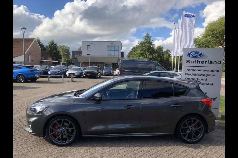 Ford Focus 2.3 EcoBoost ST-3 280pk | Performance pack | Adaptive LED | Adaptive cruise control | Winter Pack | Bang&Olufsen | Camera | Complete historie aanwezig