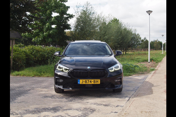 BMW 2 Serie Gran Coupé 218i Executive Edition | Panoramadak | Apple Carplay | Lederen Bekleding | Led koplampen | NL-Auto |