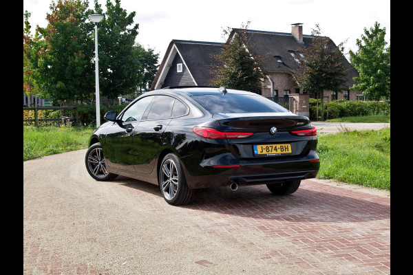 BMW 2 Serie Gran Coupé 218i Executive Edition | Panoramadak | Apple Carplay | Lederen Bekleding | Led koplampen | NL-Auto |