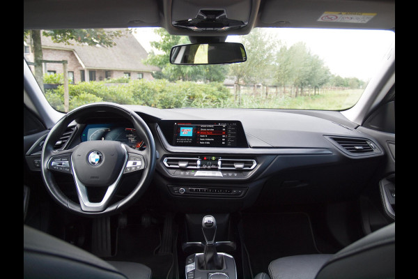 BMW 2 Serie Gran Coupé 218i Executive Edition | Panoramadak | Apple Carplay | Lederen Bekleding | Led koplampen | NL-Auto |