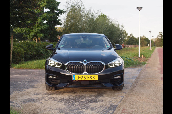 BMW 1-serie 118i Executive Edition | Camera | Apple Carplay | Sportstoelen | Camera | PDC | NL-Auto