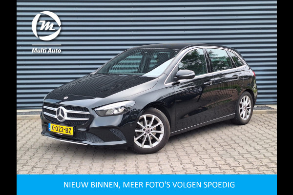 Mercedes-Benz B-Klasse 180 Premium Plus | Trekhaak Afneembaar | Camera | Cruise Control | Navi | Sportstoelen Verwarmbaar | Lane Assist |