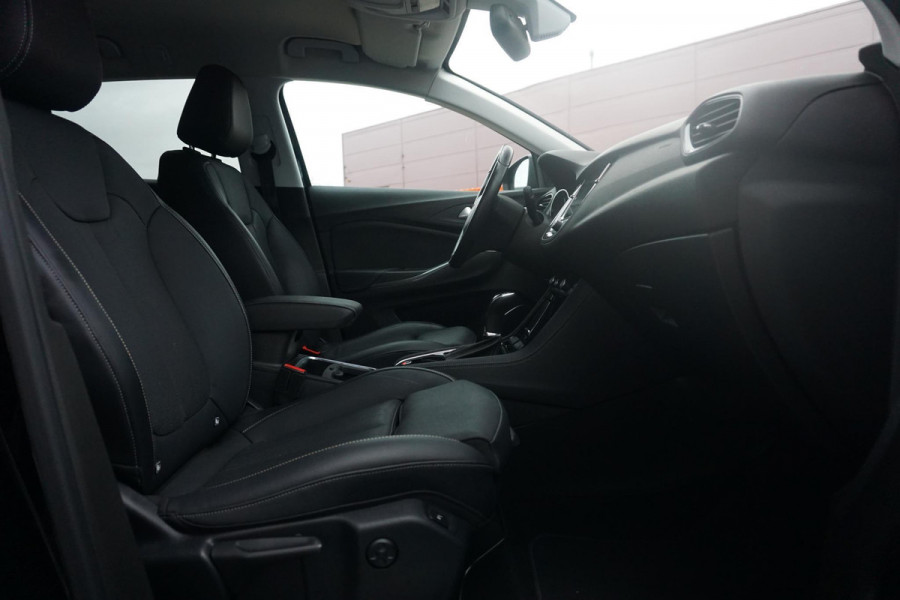 Opel Grandland X 1.2 Turbo Innovation Automaat | Trekhaak | Leder | Stoelverwarming en ventilatie | Parkeercamera 360° | Keyless entry | AGR voorstoelen