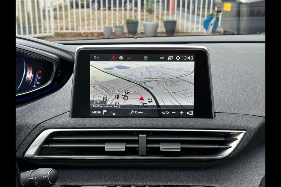 Peugeot 3008 1.2 PureTech | PANO | Navi | LED | CarPlay