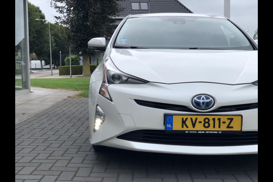 Toyota Prius 1.8 Hybrid White Edition | Eerste eigenaar, Head up display, Navigatie, Stoelverwarming, Dodehoekherkenning, Parkeersensoren