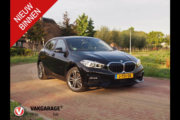 BMW 1-serie 118i Executive Edition | Camera | Apple Carplay | Sportstoelen | Camera | PDC | NL-Auto