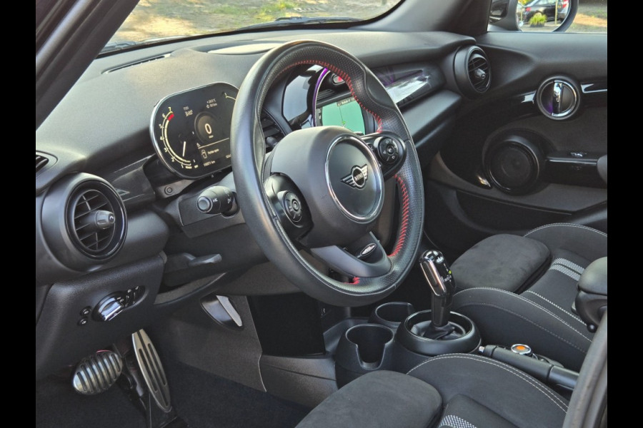 MINI Cooper 1.5 Cooper I JCW Pakket I Sportstoelen I Panorama I Navigatie I