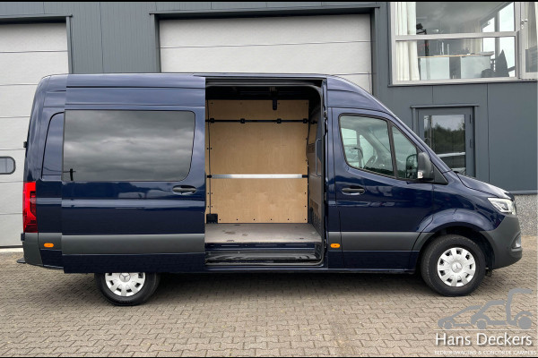 Mercedes-Benz Sprinter 319 L2 H2 190PK Camera Trekhaak MBUX Navi Geveerde stoel