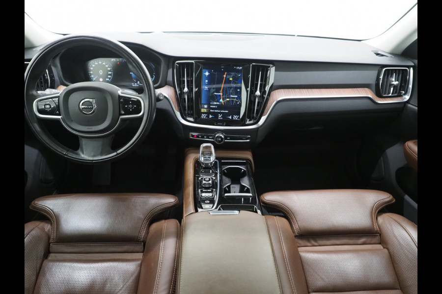 Volvo V60 2.0 T8 Recharge AWD Inscription | Panoramadak | Pilot Assist | Massage | 360 | Trekhaak