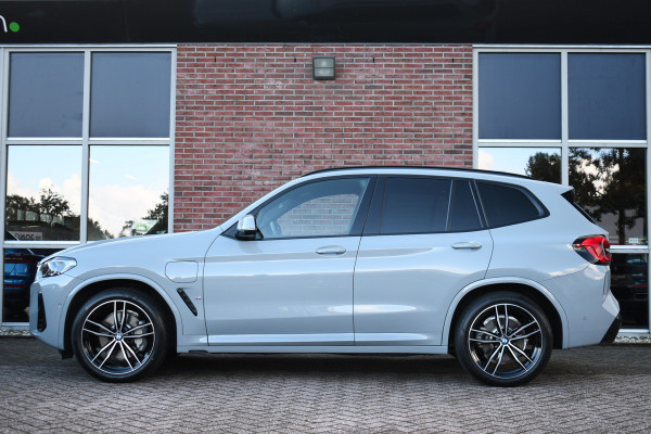 BMW X3 xDrive30e M-Sport Pano Trekh HUD Laser 20inch Shadowline